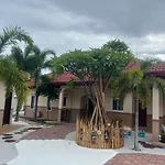 Sand Sea U Pool Villa Homestay