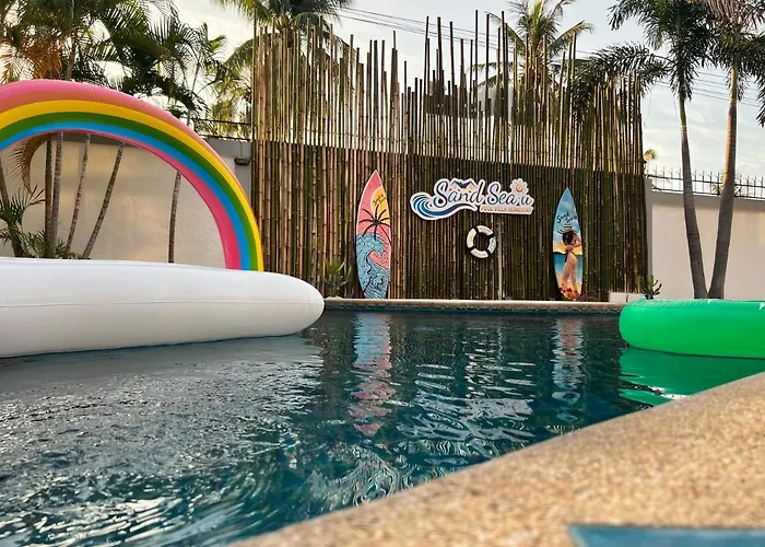 Sand Sea U Pool Villa Homestay